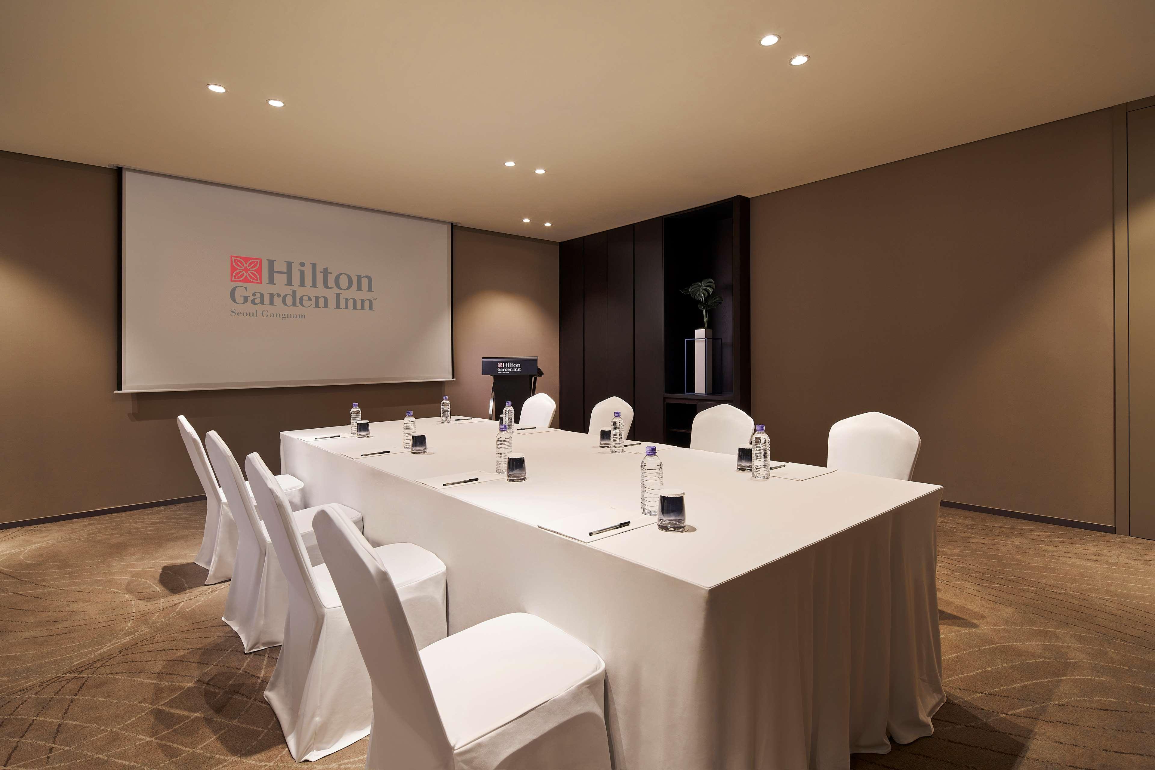 Hilton Garden Inn Seoul Gangnam Экстерьер фото