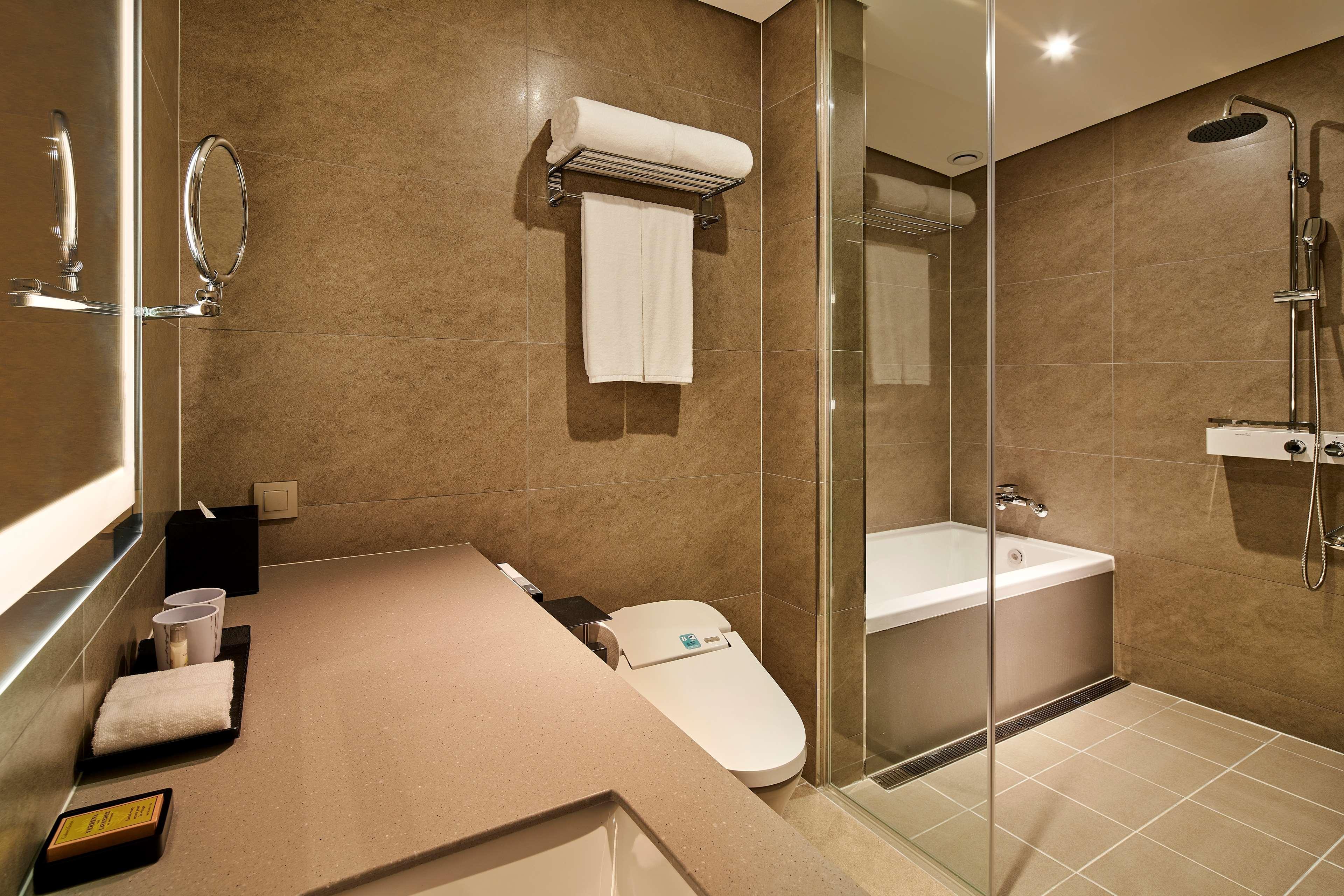 Hilton Garden Inn Seoul Gangnam Экстерьер фото