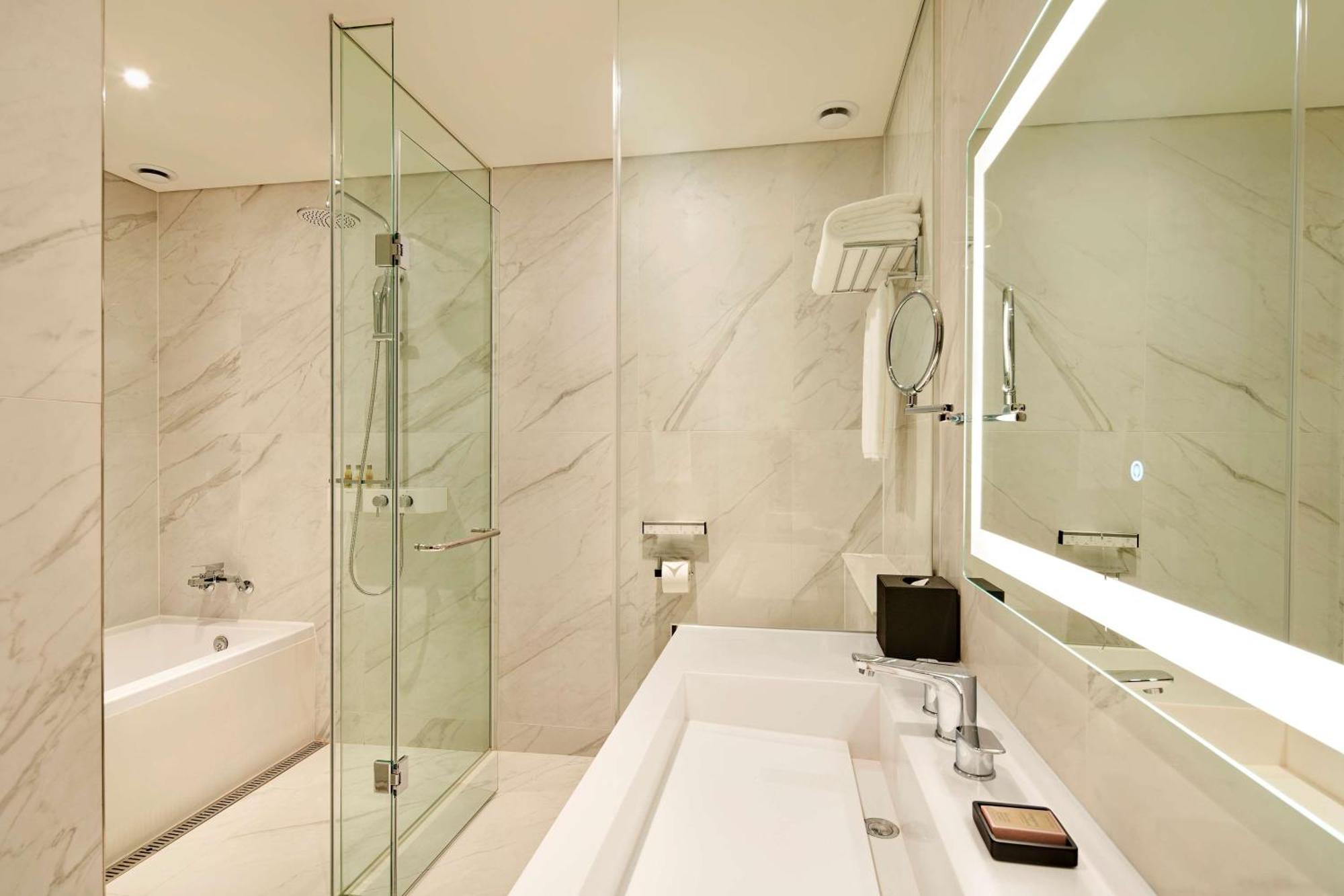Hilton Garden Inn Seoul Gangnam Экстерьер фото